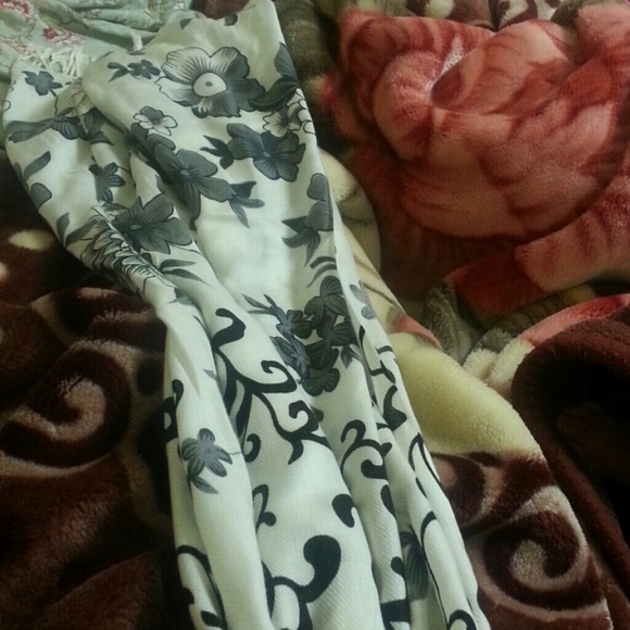 Scarf - Picture 3 of 4