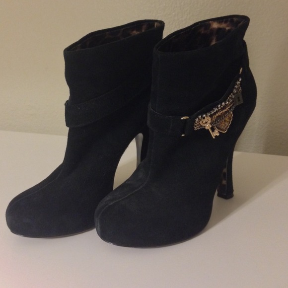👢 SALE Betsey Johnson Luuceyy Suede Boot 👢