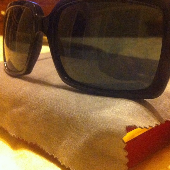 Burberry sunglasses main image 4