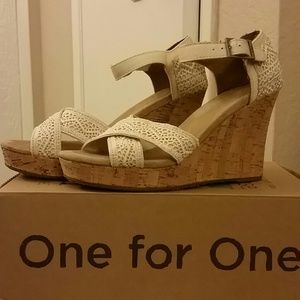 TOMS Natural Crochet