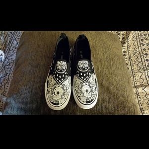 Hot topic brand new unisex skull slip on