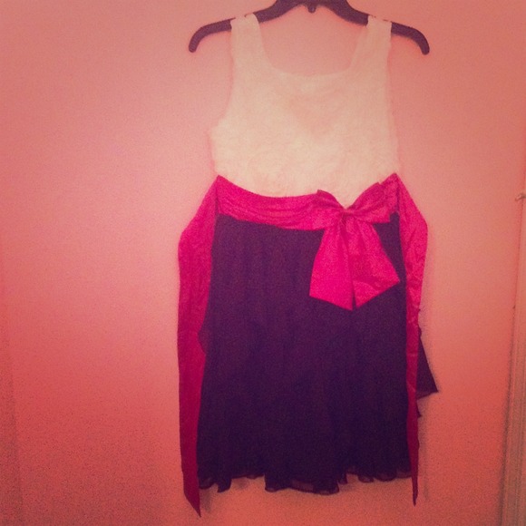 Traditional dress - Picture 1 of 1