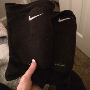 Black volleyball kneepads