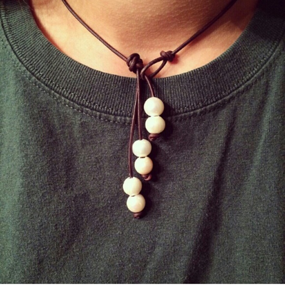 Pearl leather necklace