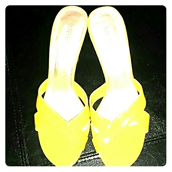 Yellow heels- size 8M