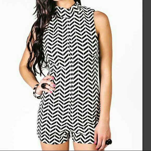 🎉🎉 HOST PICK🎉🎉 7/26 Black/White Chevron Romper