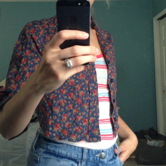 SOLD HOST PICK✨SALE✨Free People cropped Buttondown - Picture 3 of 4