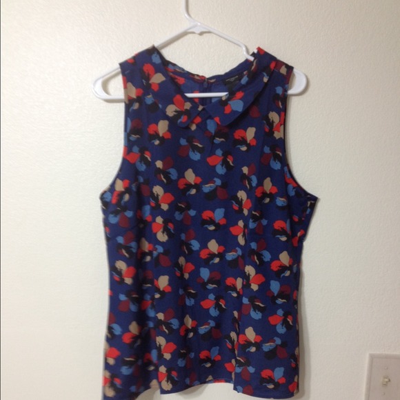 Peter Pan collar Ann Taylor tank💕