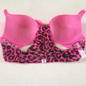 Victorias Secret PINK 32B bra.