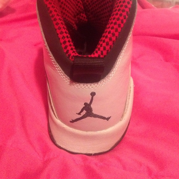 Red Jordan retro - Picture 2 of 3