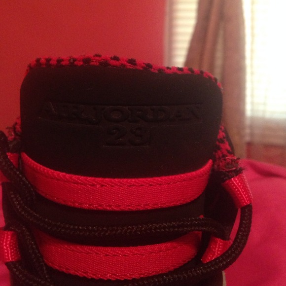 Red Jordan retro - Picture 3 of 3