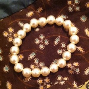 Faux pearl stretch bracelet
