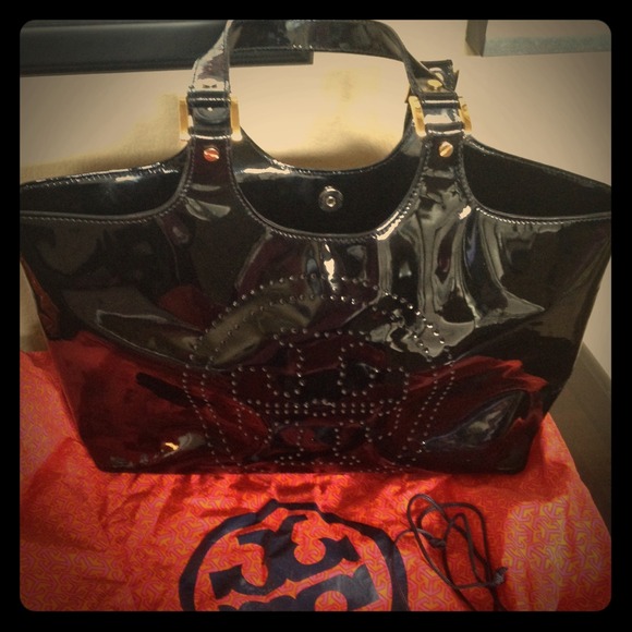 💯 Authentic Tory Burch black patent handbag