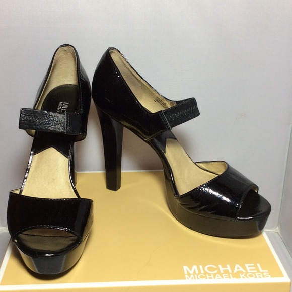 MICHAEL Michael Kors Shoes - Pre-Loved Michael Kors Blk Patent Platforms Sz 8M