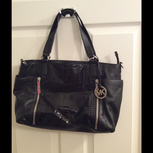 Excellent condition MK bag