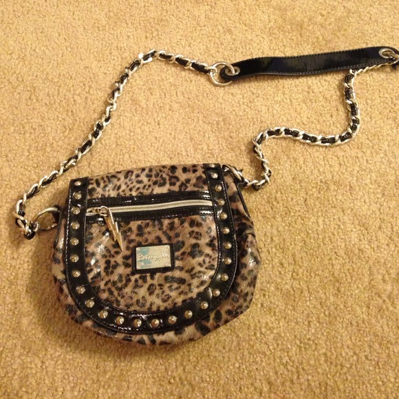 Betseyville cross body 😍