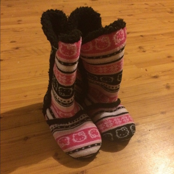 Hello kitty slippers - Picture 2 of 2