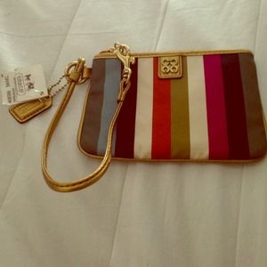✨NWT COACH wristlet ✨