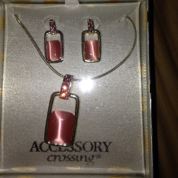 Necklace and earring set never worn