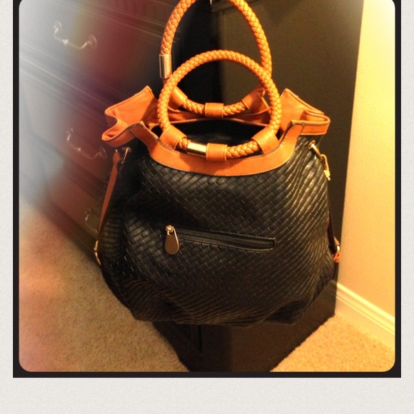 Handbags - 1 hour 💥SALE💥 Gorgeous snake skin handbag!