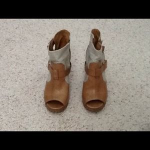 Tory burch heels worn once