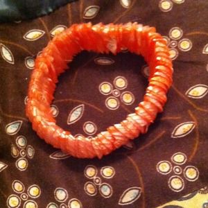 Coral shell stretch bracelet