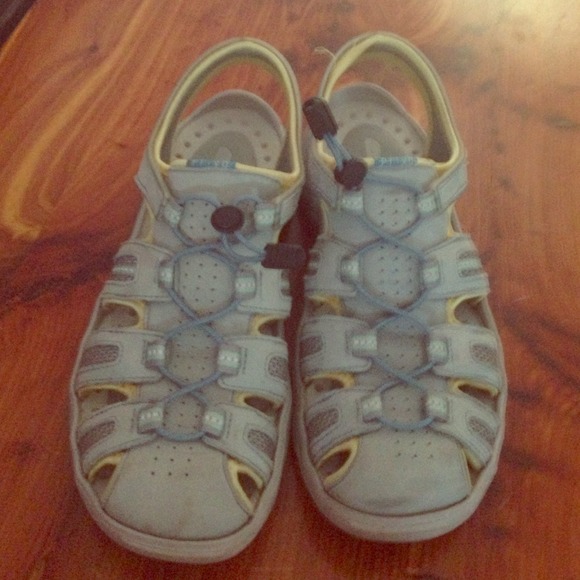 PRIVO shoes size 9.5