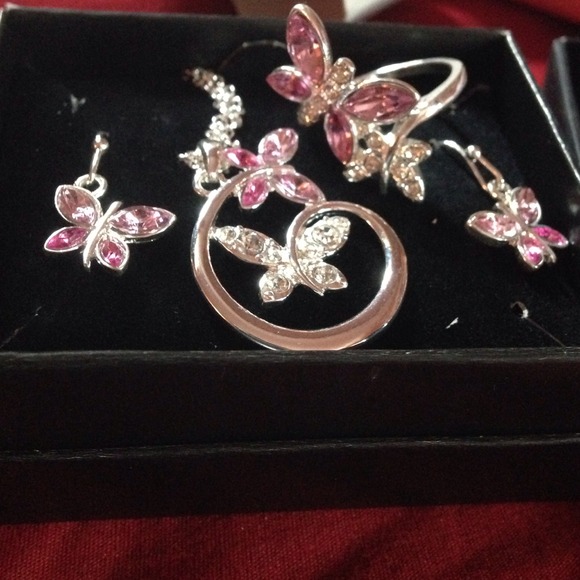 Butterfly necklace, ring , earrings - Picture 1 of 2