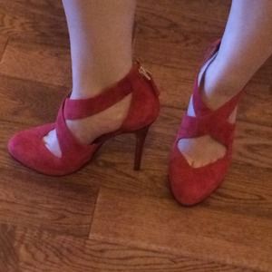 Gorgeous Guess Red Heels!