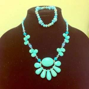 ❤️ Adorable Torquoise Necklace and Bracelet❤️