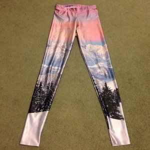 Size small Mountain Blackmilk leggings! ON HOLD