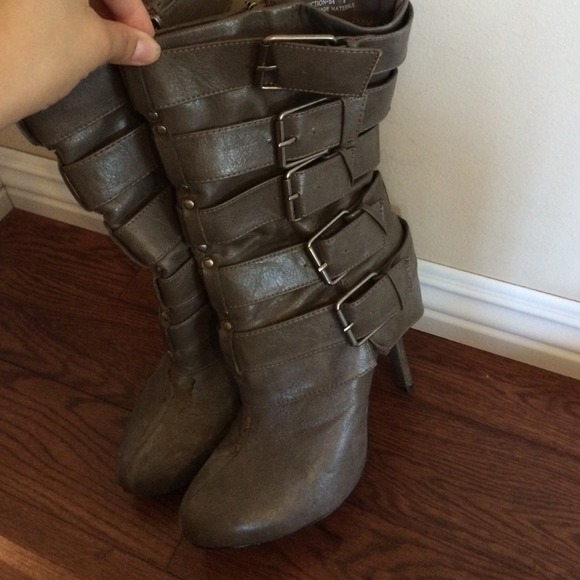 Cute Buckle Boots!
