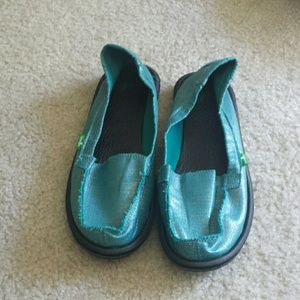 New Teal Sanuk size 10