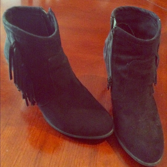 💕cute fringe bootie💕💗PRICE LOWERED💗