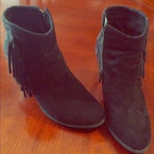 💕cute fringe bootie💕💗PRICE LOWERED💗