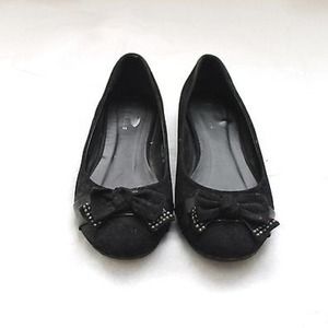 LIKE NEW Suede Women's Ballet Flats with Bow