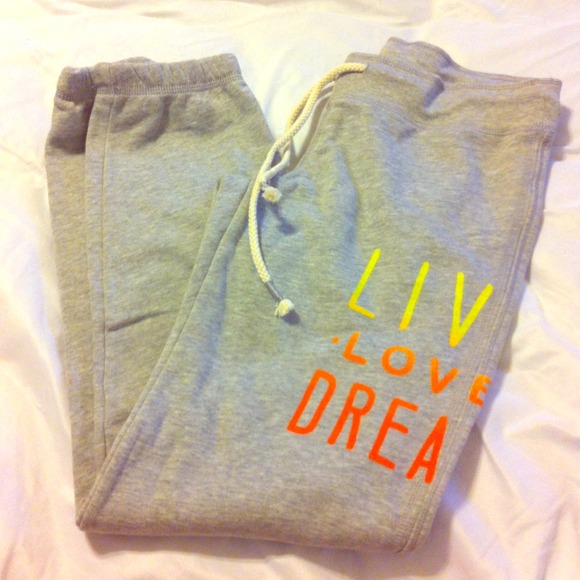 Super comfy gray sweatpants! ✨