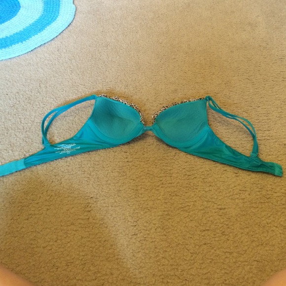 VS Bra - Picture 2 of 4