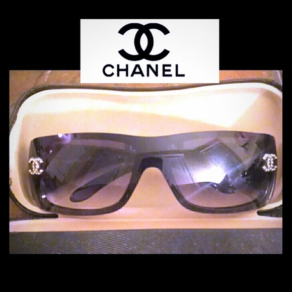 CHANEL Sunglasses