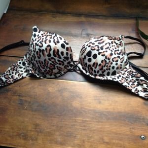 Victoria secret miraculous plunge bra 32 C