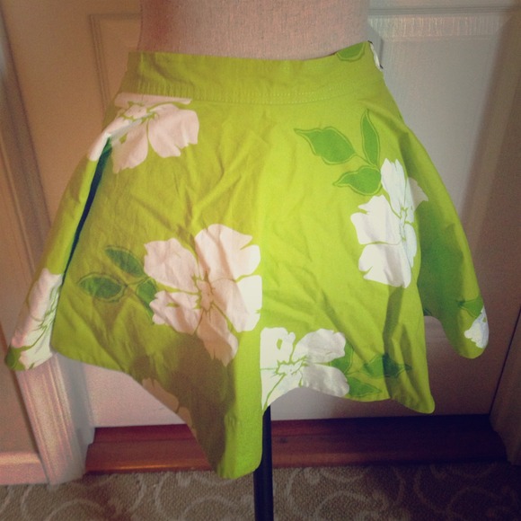 Hollister Hawaiian flower lime green skirt