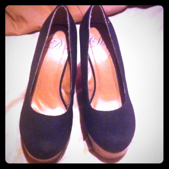 Black Wedges