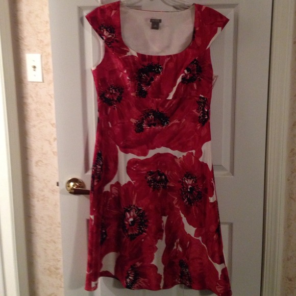 Stunning red floral silk dress!