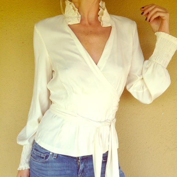 ❌Sold❌Silky wrap top with flutter collar