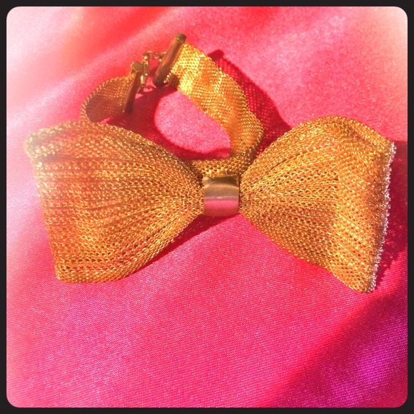 Bow bracelet