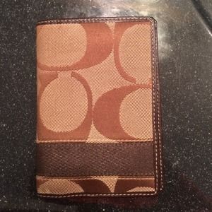 Coach passport holder(NO TRADES)