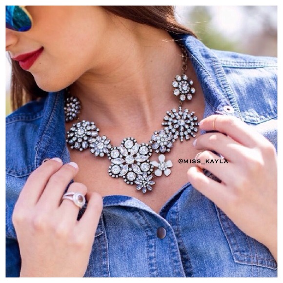 Jewelry - Crystal Flower Statement Necklace
