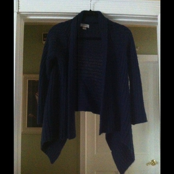 💰SOLD💰Ann Taylor crochet  hi low sweater