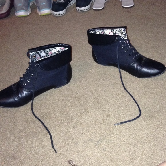 Black boots with floral pattern inside