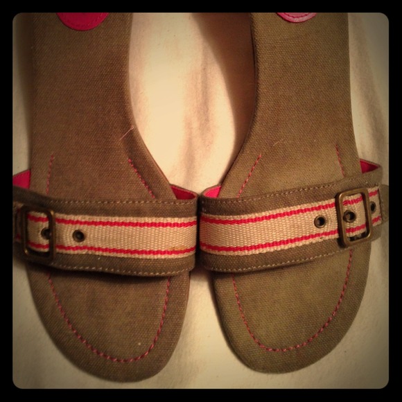 ARMY GREEN AND PINK SLIP ON MULES. Size 38. 7.5/8